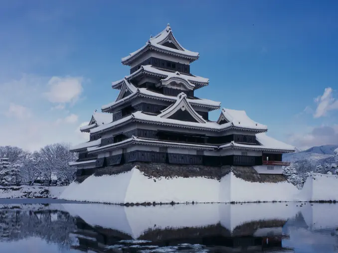 Experience History and Culture at Matsumoto Castle, the Jet-Black National Treasure