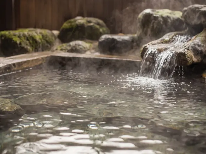 Enjoy a hot spring tour after a day at the ski resort, featuring a variety of unique and renowned hot springs.