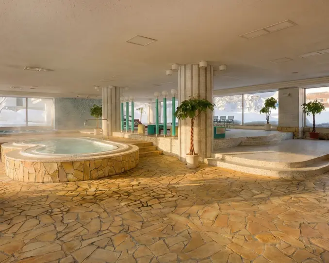 Relax and refresh yourself from two days' worth of fatigue in our fully equipped spa.